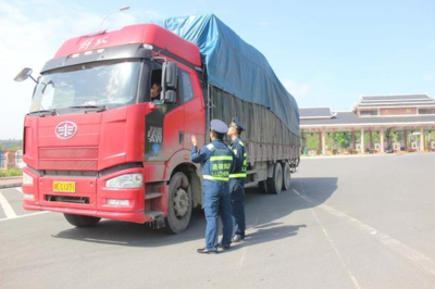 “兩證取消”已落實!從此告別公路收費!車主:太痛快了